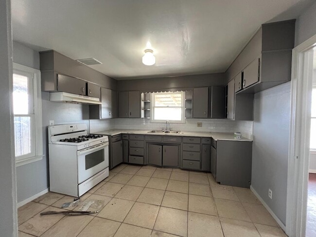 Foto del edificio - 20649 E American Ave