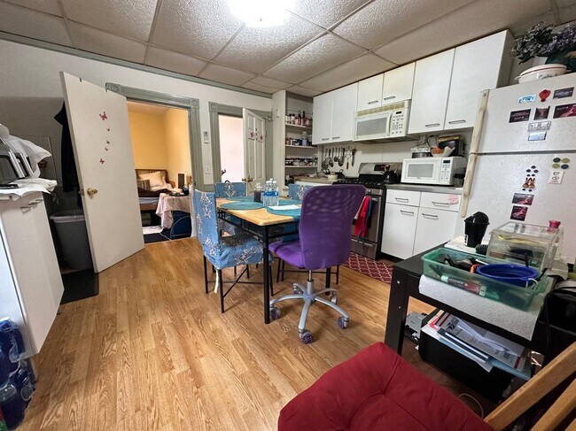 Building Photo - 10 Fulkerson St