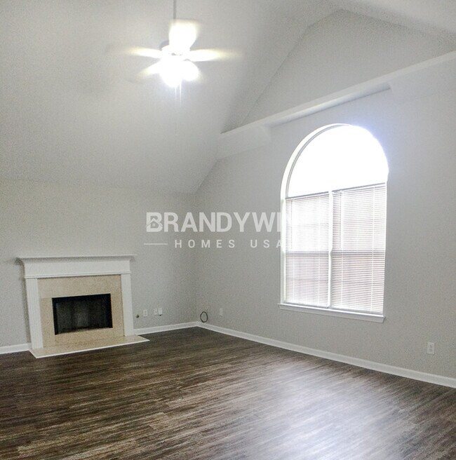 Foto del edificio - NEW Lower Rental Rate Leasing Special: Mar...