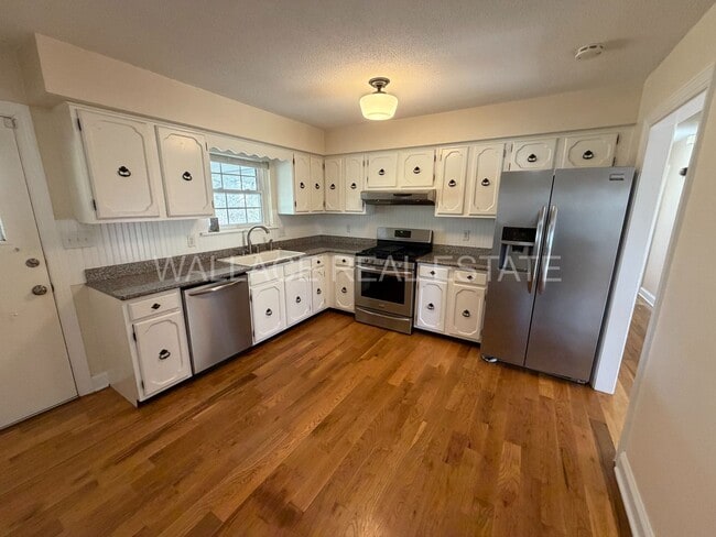 Building Photo - 3 BEDROOM/ 2.5 BATHROOM SOUTH KNOXVILLE HOME!!!