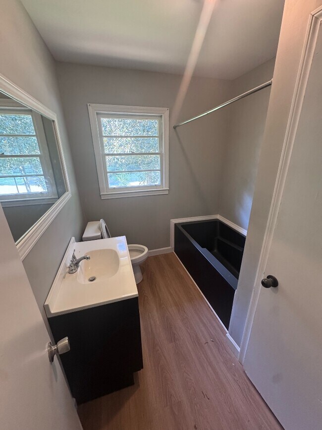 Foto del edificio - 412 Beechwood Cir