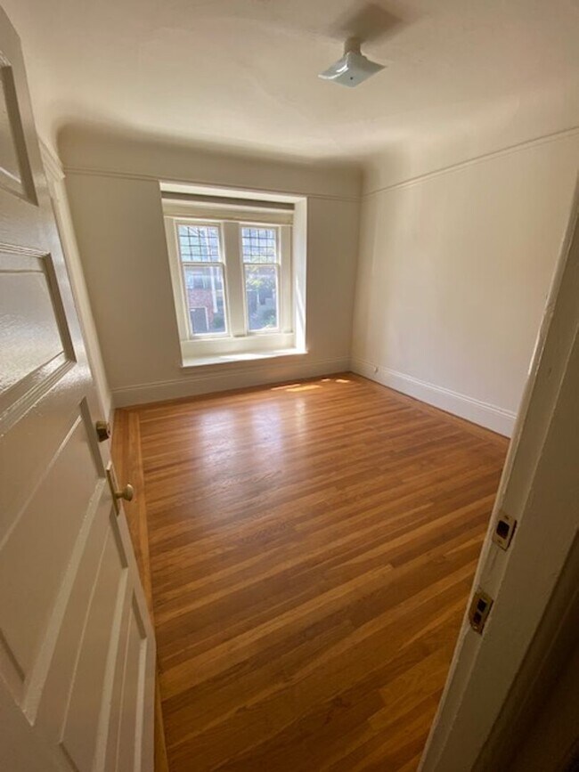 Building Photo - 336