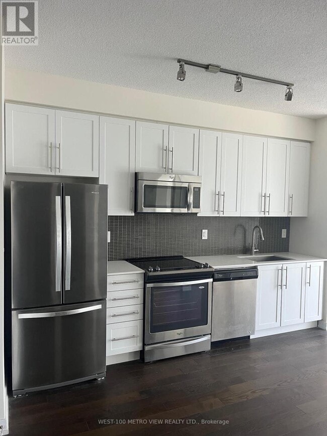 Building Photo - 510-2510 Curran Place