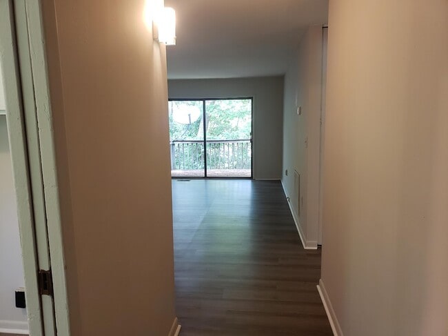 Building Photo - 203 Luther Dr