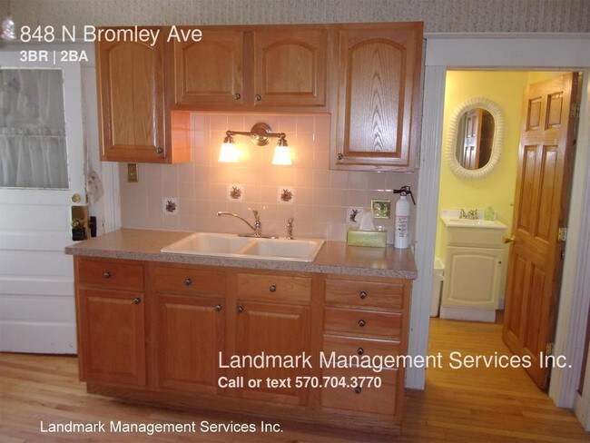Building Photo - 848 N Bromley Ave