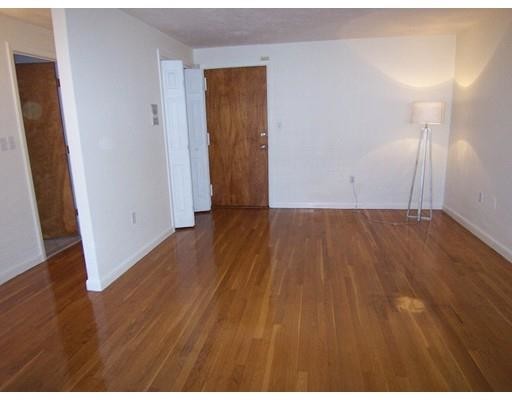 Building Photo - 128 Pleasant St