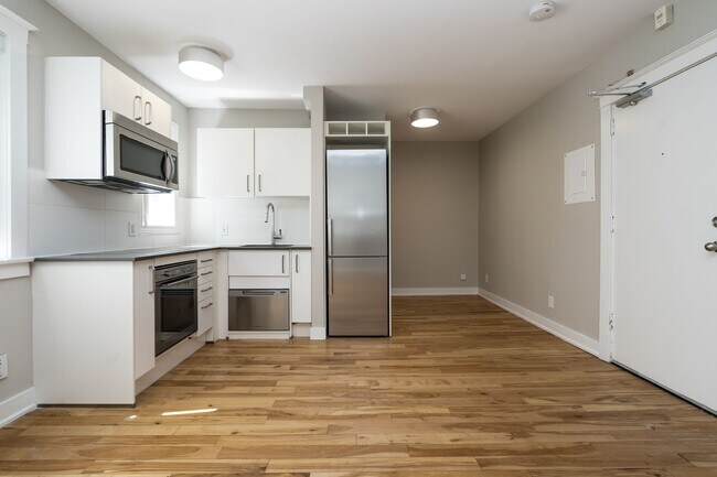 Building Photo - 54 Maitland St