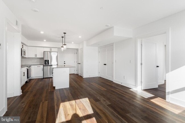 Building Photo - 7037 Ridge Ave