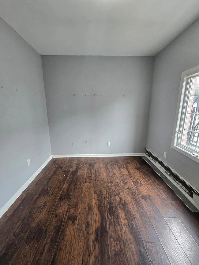 Building Photo - 216 3rd St