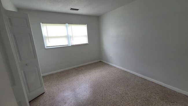 Building Photo - 5370 FL-46