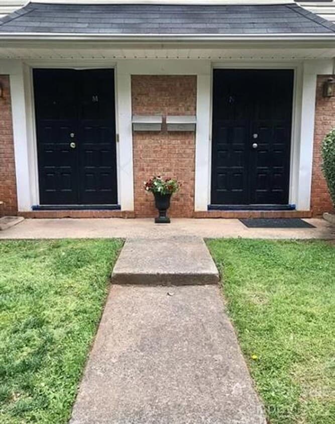 Primary Photo - ? Updated 2-Bedroom Townhome in Coventry W...