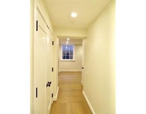 Building Photo - 25 Beacon St