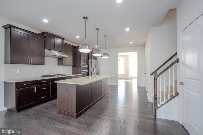 Building Photo - 16 Clover Ln