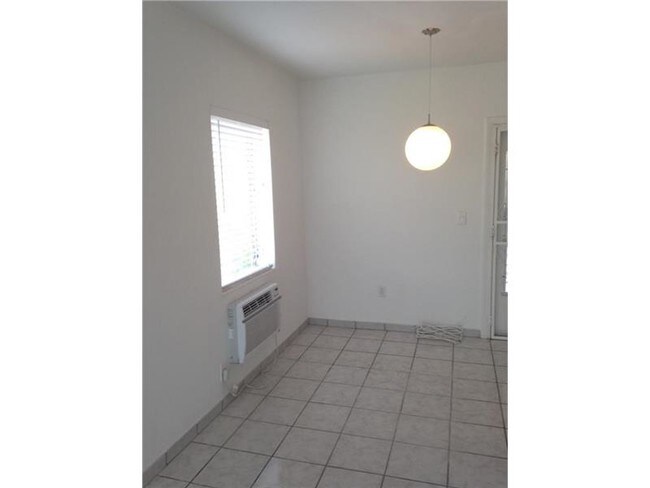 Building Photo - 641 Espanola Way