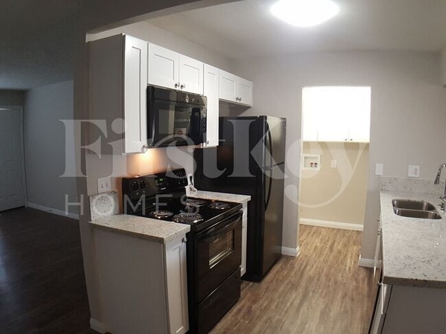 Foto del edificio - 5483 Waltham Ln