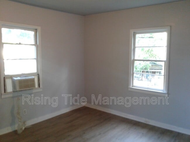 Building Photo - 220 58th Alley