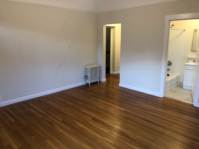 Building Photo - Lovely Cole Valley One Bedroom in a Great ...