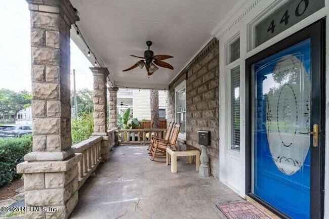 Foto del edificio - 440 E 6th St