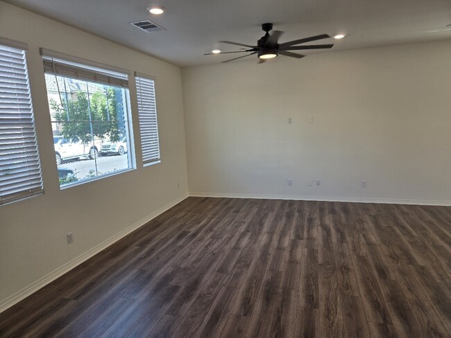 Building Photo - 5985 Sendero Ave