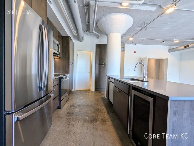 Building Photo - Monarch 2 Bedroom Loft
