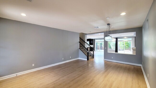 Foto del edificio - 5464 Tartan Hill Ave