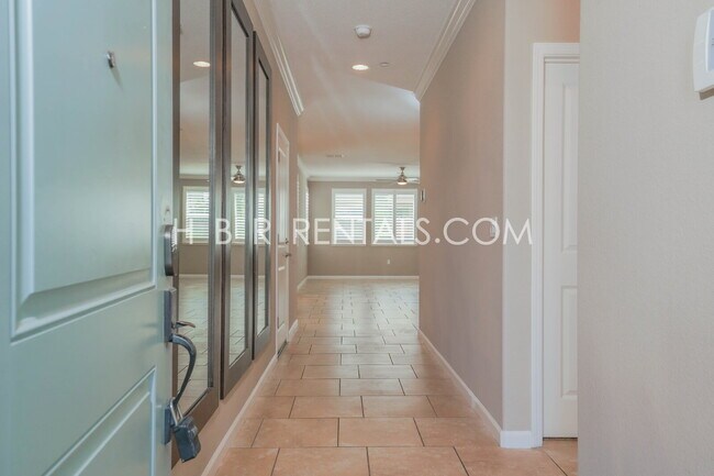Foto del edificio - River Islands Living: Modern 4-Bedroom Hom...