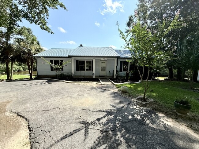 Building Photo - 1700 Lucina Cove