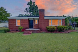 Building Photo - 2813 Jackson Dr
