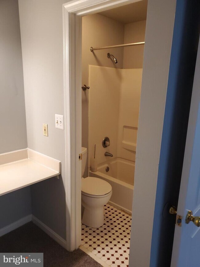 Foto del edificio - 8613 Falls Run Rd