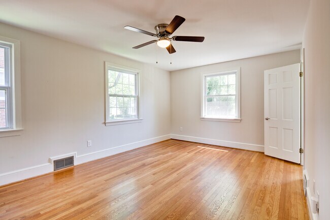 Building Photo - 1667 Primrose Rd NW