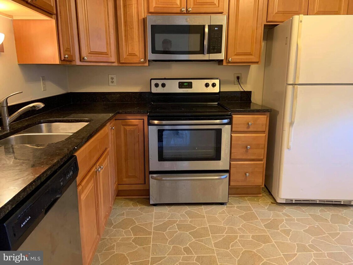 10303 Granite Creek Ln, Oakton, VA 22124 Townhome Rentals in Oakton