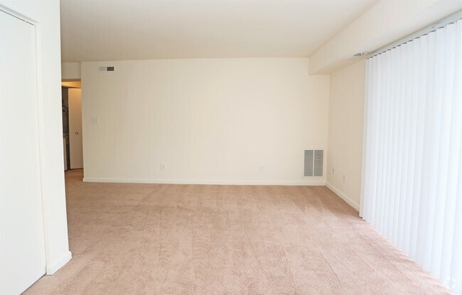 Building Photo - 213 Kings Mill Ct