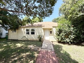 Building Photo - 123 Victory Dr
