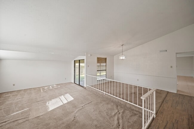Foto del edificio - 15822 Danford Dr
