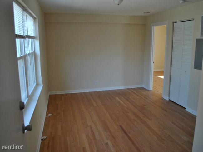 Building Photo - 2121 W Berwyn Ave
