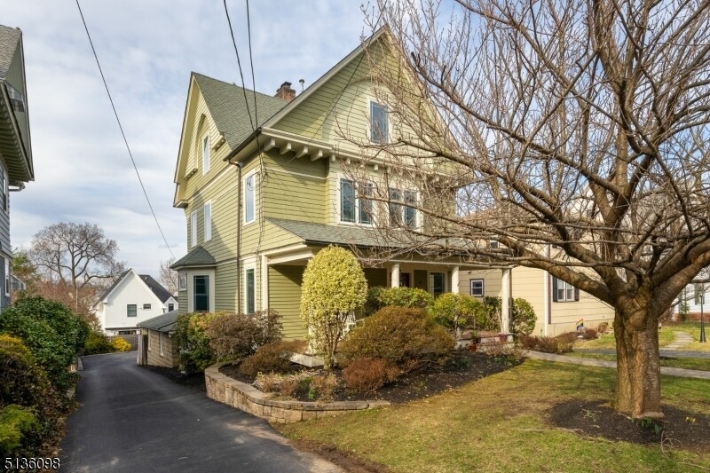 Primary Photo - 33 Mountain Ave