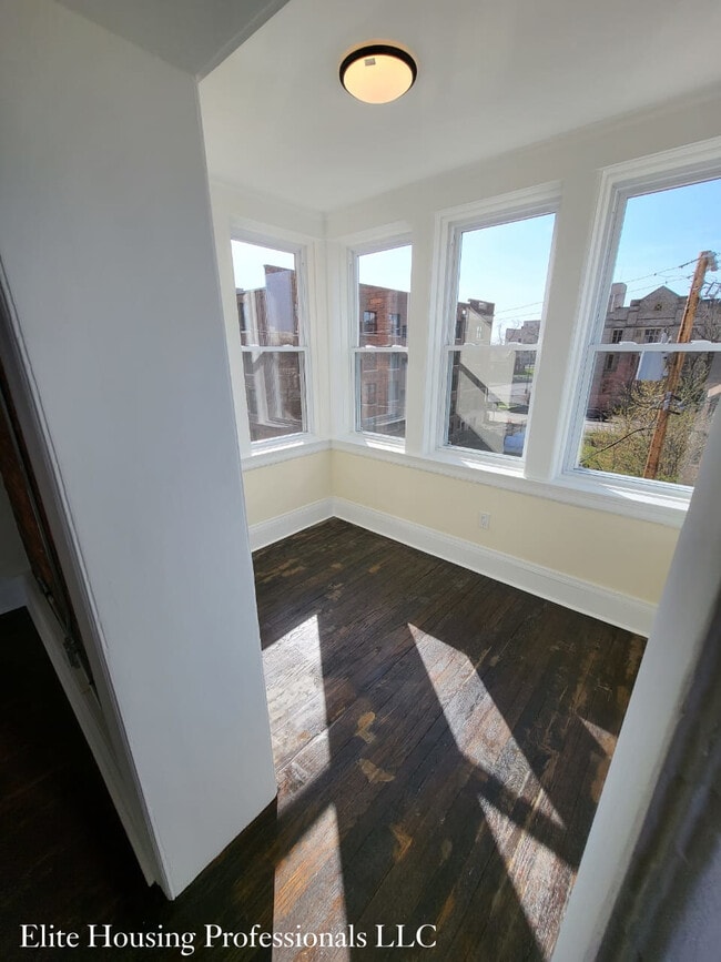 Building Photo - The Proy Apartments