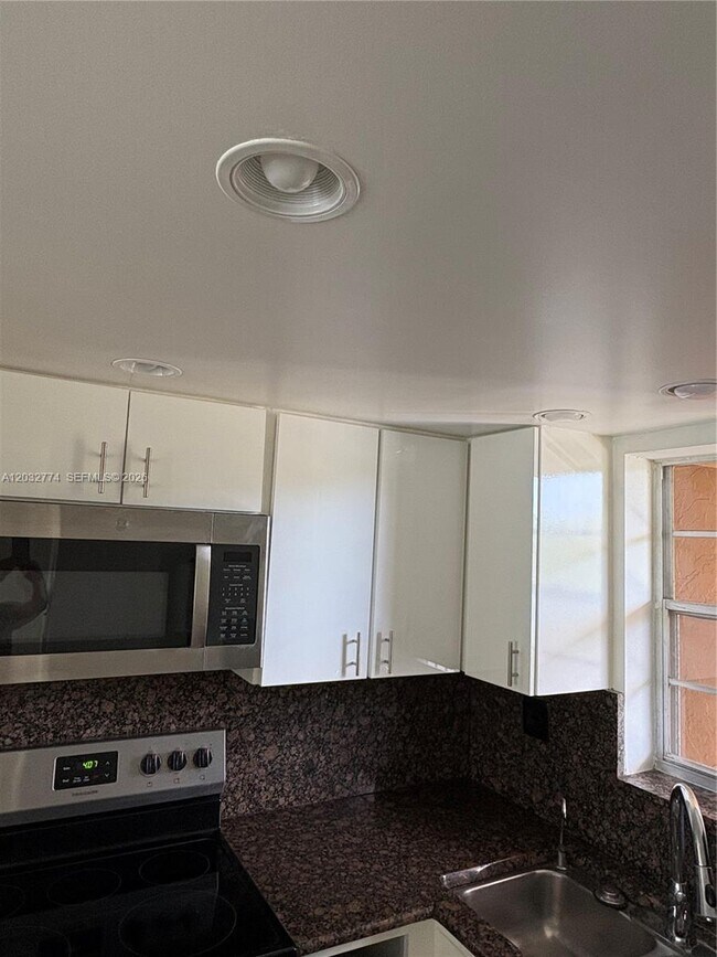 Foto del edificio - 3001 W Rolling Hills Cir