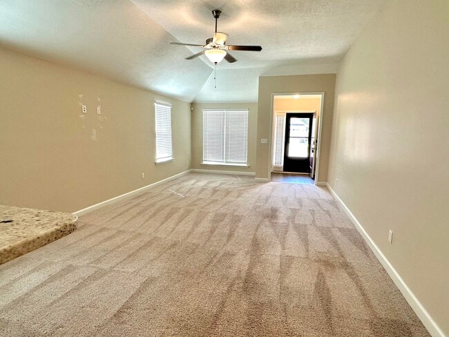 Building Photo - 822 Goodale Dr