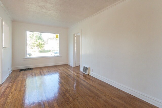 Building Photo - 233 N Yale Ave