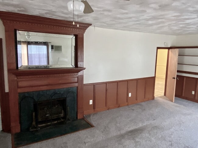 Foto del edificio - 824 Rosery Rd NW