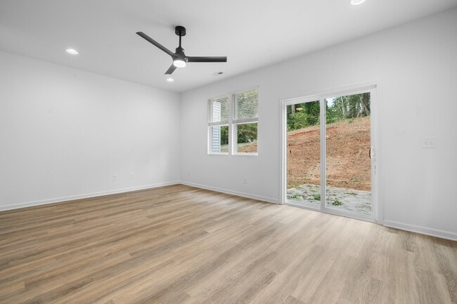 Building Photo - 207 9th Ave SE