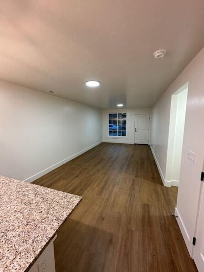 Foto del edificio - Brand New 3 bed, 2.5 bath PLUS a garage townhomes in Mountain Home - 11 minutes to AFB