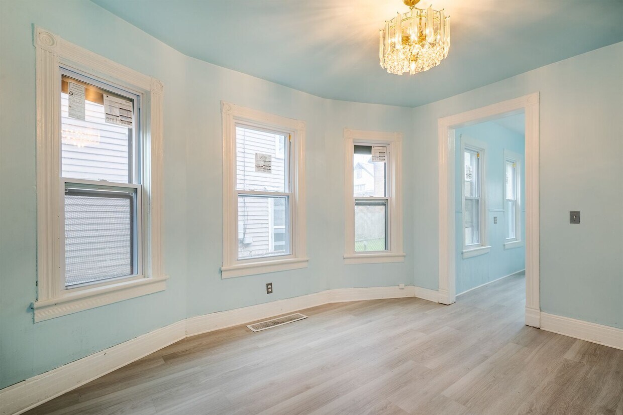 Foto principal - 89 Parkdale Ave