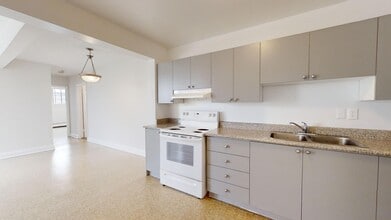 Building Photo - 10 Bergamot Ave