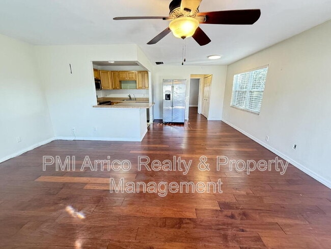 Foto del edificio - 2202 Clubhouse Dr