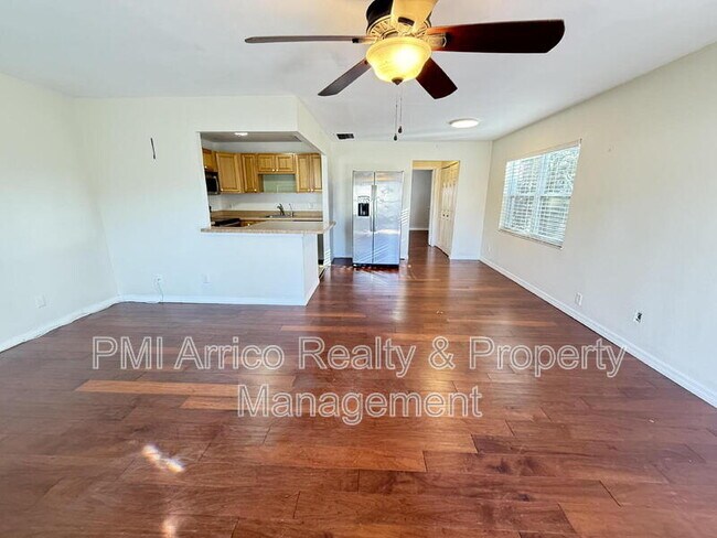 Building Photo - 2202 Clubhouse Dr