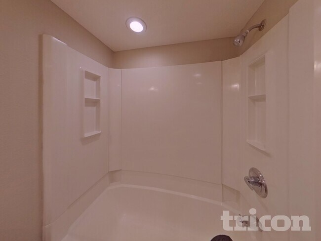 Building Photo - 2376 Millwood Ln