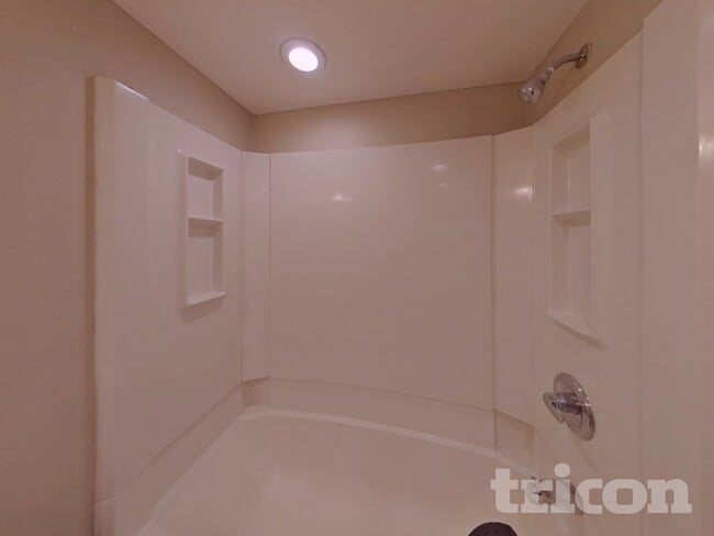 Foto del edificio - 2376 Millwood Ln