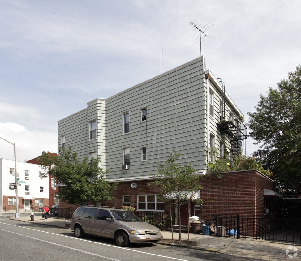 Building Photo - 178 Ainslie St